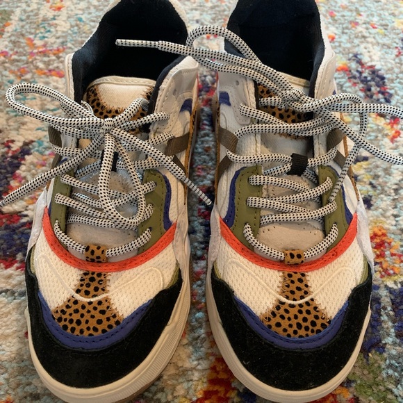 Vans sneakers, barely worn! - Picture 3 of 4